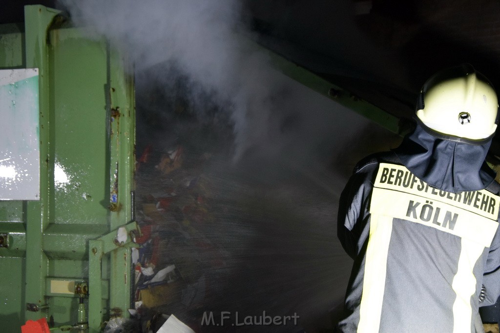 Feuer Papp Presscontainer Koeln Hoehenberg Bochumerstr P379.JPG - Miklos Laubert